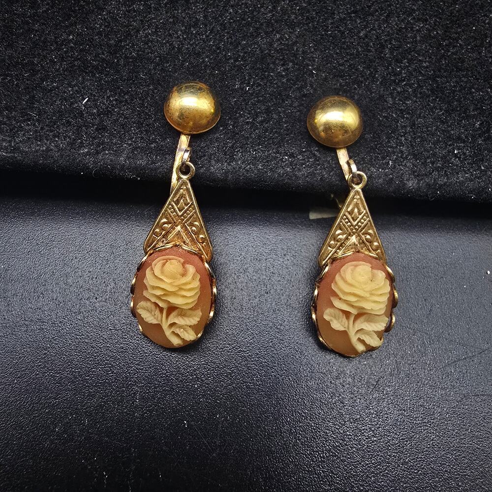 Floral Cameo Clip On Earrings Gold Tone Acrylic Vintage Costume Jewelry